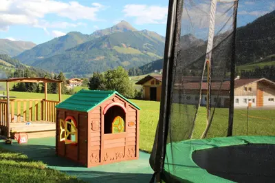 Ein allgemeiner Bergblick oder ein Berglick von der Ferienwohnung aus