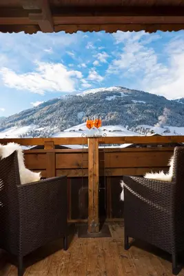 Ein allgemeiner Bergblick oder ein Berglick von der Pension aus