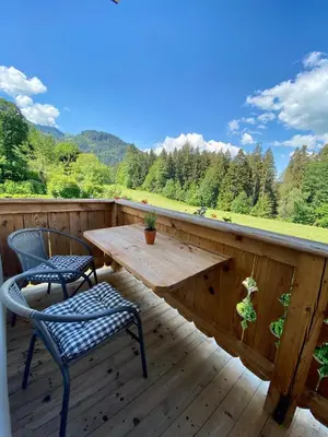 Ein allgemeiner Bergblick oder ein Berglick von der Ferienwohnung aus