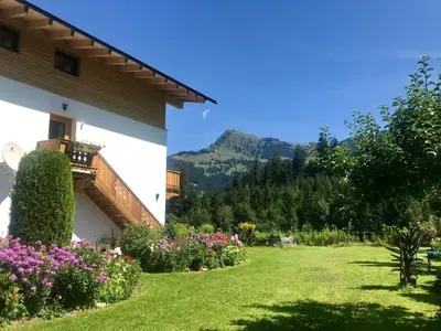 Ein allgemeiner Bergblick oder ein Berglick von der Ferienwohnung aus