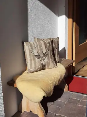 Ein Sitzbereich in der Unterkunft Hirzinger Marlis