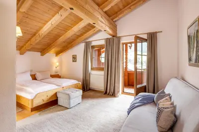 Ein Bett oder Betten in einem Zimmer der Unterkunft Haus Schönblick - wunderbare Zentrumslage