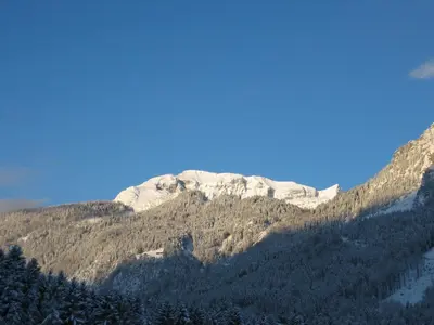 Ein allgemeiner Bergblick oder ein Berglick von des Hotels aus