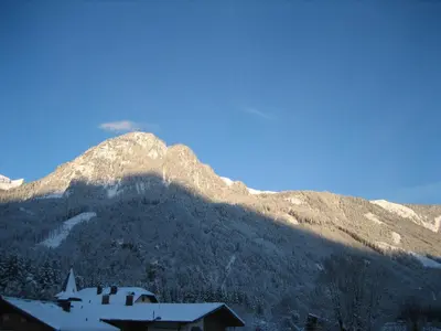 Ein allgemeiner Bergblick oder ein Berglick von des Hotels aus
