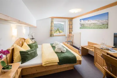 Ein Bett oder Betten in einem Zimmer der Unterkunft Gästehaus Edelweiss