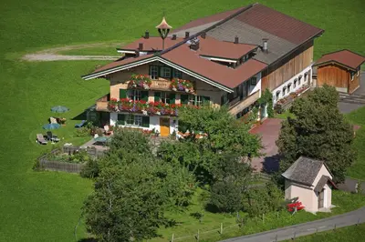 Das Gebäude in dem sich die Pension befindet