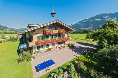 Ein allgemeiner Bergblick oder ein Berglick von der Pension aus