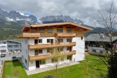 Ein allgemeiner Bergblick oder ein Berglick von der Ferienwohnung aus