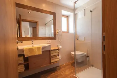 Ein Badezimmer in der Unterkunft Appartementhaus Spiegl by Travel Partner