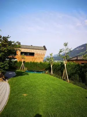 Ein Garten an der Unterkunft Haus Monika