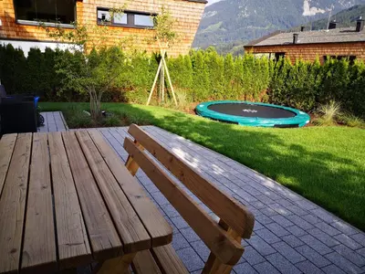 Ein Garten an der Unterkunft Haus Monika