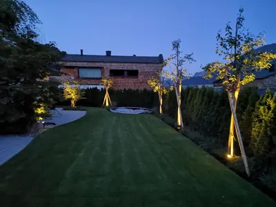 Ein Garten an der Unterkunft Haus Monika