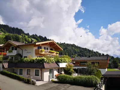 Ein allgemeiner Bergblick oder ein Berglick von der Ferienwohnung aus