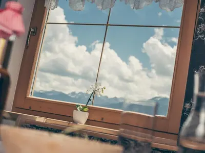 Ein allgemeiner Bergblick oder ein Berglick von der Ferienwohnung aus