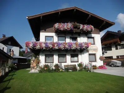 Ein Garten an der Unterkunft Haus Rohregger