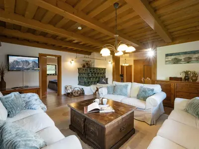 Ein Sitzbereich in der Unterkunft Chalet Kitzalm
