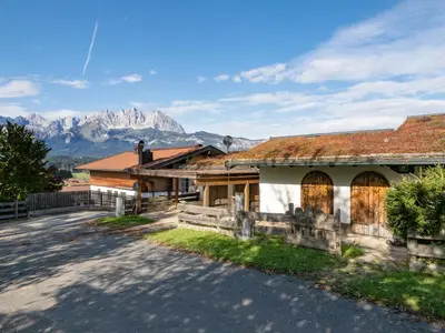 Ein allgemeiner Bergblick oder ein Berglick von des Ferienhauses aus