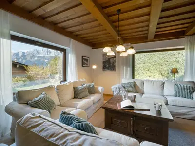 Ein Sitzbereich in der Unterkunft Chalet Kitzalm