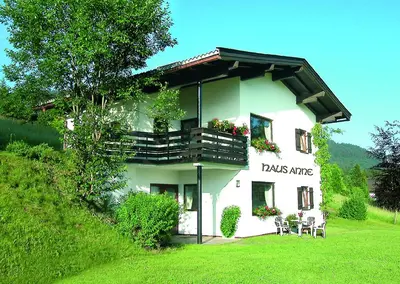 Das Gebäude in dem sich das Ferienhaus befindet