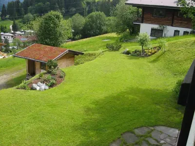 Ein Garten an der Unterkunft Haus Anne