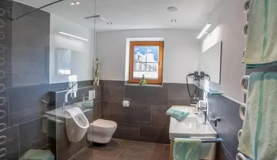 Ein Badezimmer in der Unterkunft Landhaus Höllwarth