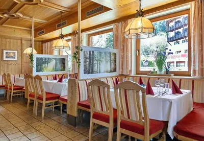 Ein Restaurant oder anderes Speiselokal in der Unterkunft Gasthof Hotel Schermer