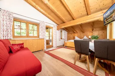 Ein Sitzbereich in der Unterkunft Gästehaus Gratlspitz