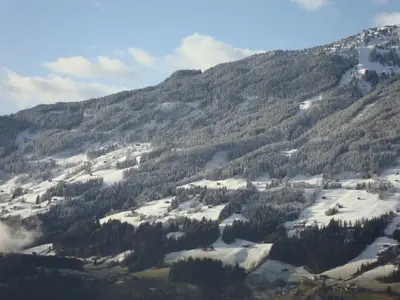 Ein allgemeiner Bergblick oder ein Berglick von der Ferienwohnung aus