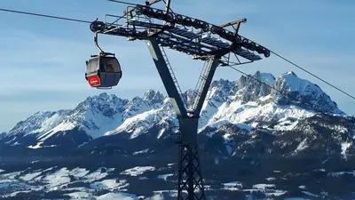 Ein allgemeiner Bergblick oder ein Berglick von des Chalets aus