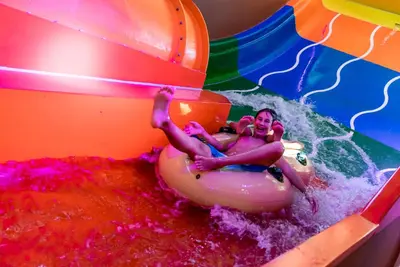 Ein Wasserpark im Hotel oder in der Nähe
