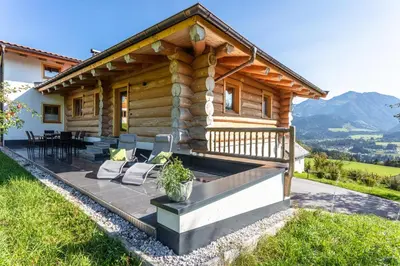Ein allgemeiner Bergblick oder ein Berglick von der Ferienwohnung aus