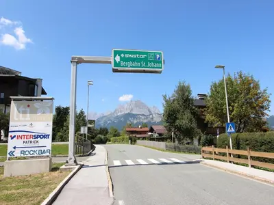 Ein allgemeiner Bergblick oder ein Berglick von des Ferienhauses aus