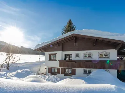 Chalet in St Johann near Ski Slopes im Winter