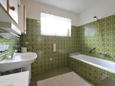 Ein Badezimmer in der Unterkunft Chalet in St Johann near Ski Slopes