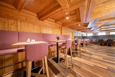 Ein Restaurant oder anderes Speiselokal in der Unterkunft Hotel Post Krimml