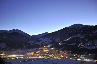 Ein allgemeiner Bergblick oder ein Berglick von der Ferienwohnung aus