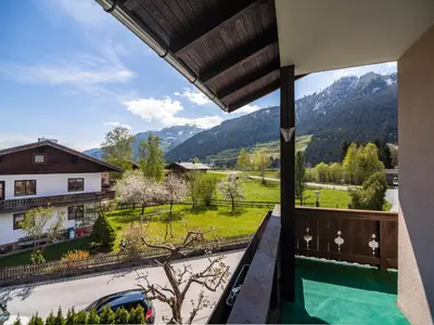 Ein allgemeiner Bergblick oder ein Berglick von der Ferienwohnung aus