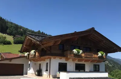 Ein allgemeiner Bergblick oder ein Berglick von der Ferienwohnung aus