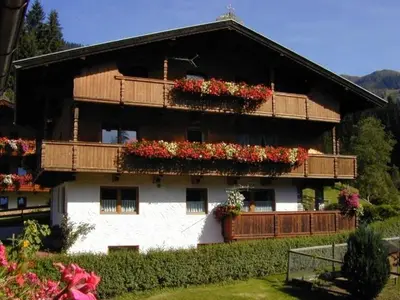 Ein Garten an der Unterkunft Haus Fichtenblick