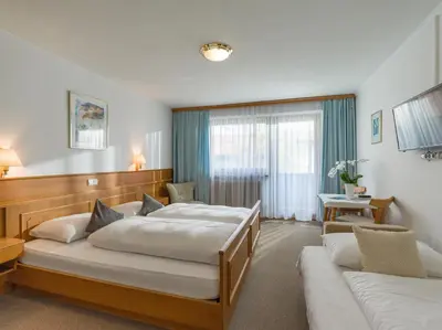 Ein Bett oder Betten in einem Zimmer der Unterkunft Hotel Baumgarten & Chalet Baumgarten
