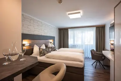 Ein Bett oder Betten in einem Zimmer der Unterkunft Hotel Baumgarten & Chalet Baumgarten