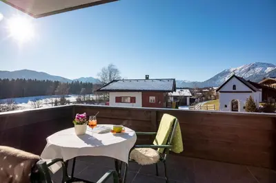 Ein allgemeiner Bergblick oder ein Berglick von des Hotels aus
