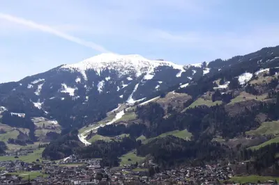Ein allgemeiner Bergblick oder ein Berglick von der Ferienwohnung aus