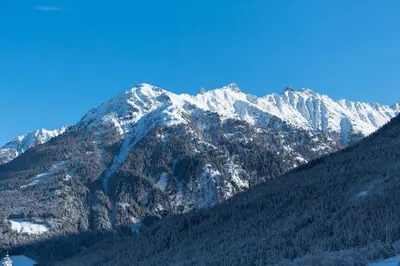 Ein allgemeiner Bergblick oder ein Berglick von der Ferienwohnung aus