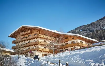 Ein allgemeiner Bergblick oder ein Berglick von des Hotels aus