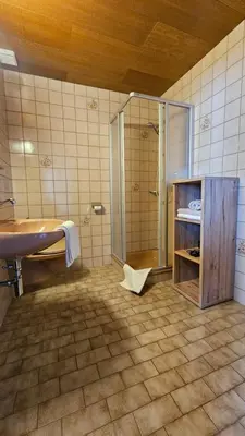 Ein Badezimmer in der Unterkunft Berggasthaus Steinerkogl