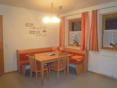 Ein Sitzbereich in der Unterkunft Appartements NEUStockach