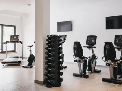 Das Fitnesscenter und/oder die Fitnesseinrichtungen in der Unterkunft VAYA Fieberbrunn