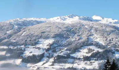 Ein allgemeiner Bergblick oder ein Berglick von der Ferienwohnung aus