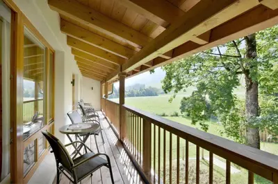 Ein Balkon oder eine Terrasse in der Unterkunft Hotel Kraftquelle Schlossblick